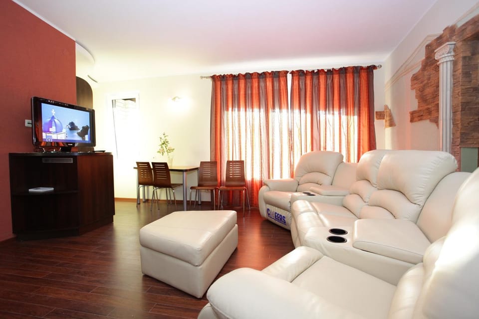 TV and multimedia, Living room, Dining area