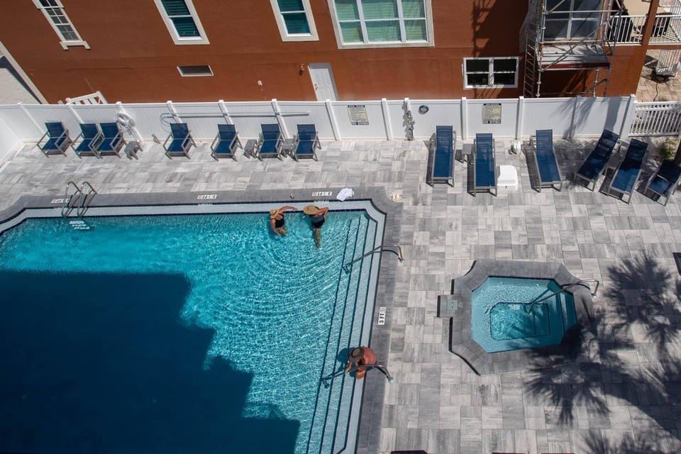 401 - Chambre House in Madeira Beach