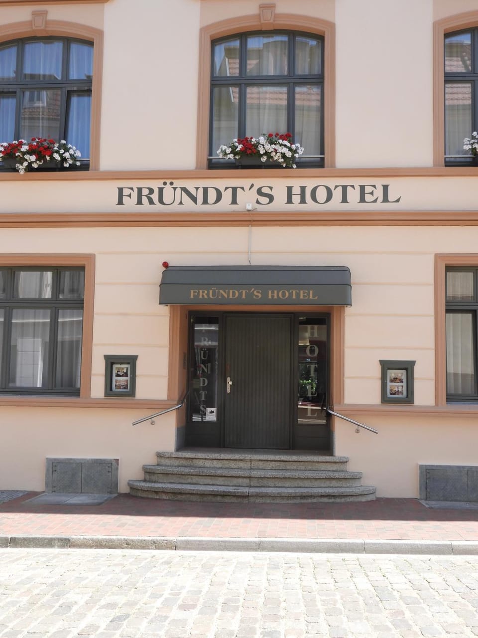 Property building, Facade/entrance
