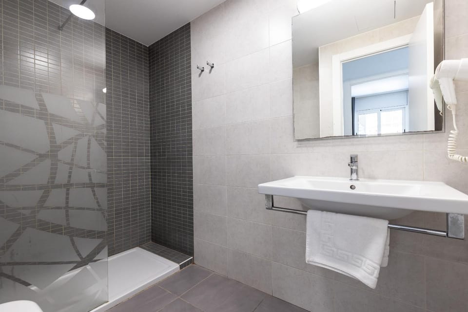 Shower, Bathroom, hair dryier