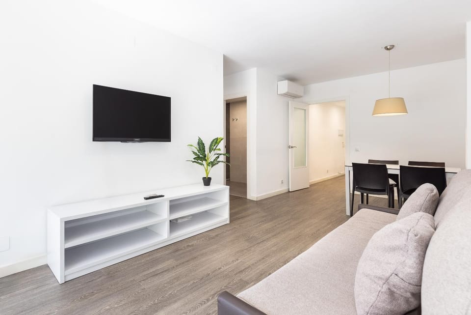TV and multimedia, Living room, Dining area, air conditioner