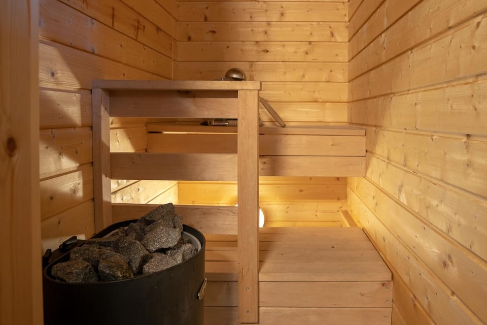Hot Tub, Sauna