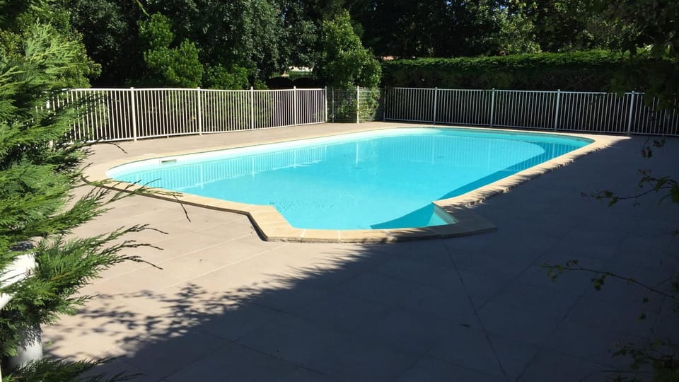 Swimming pool, Swimming pool