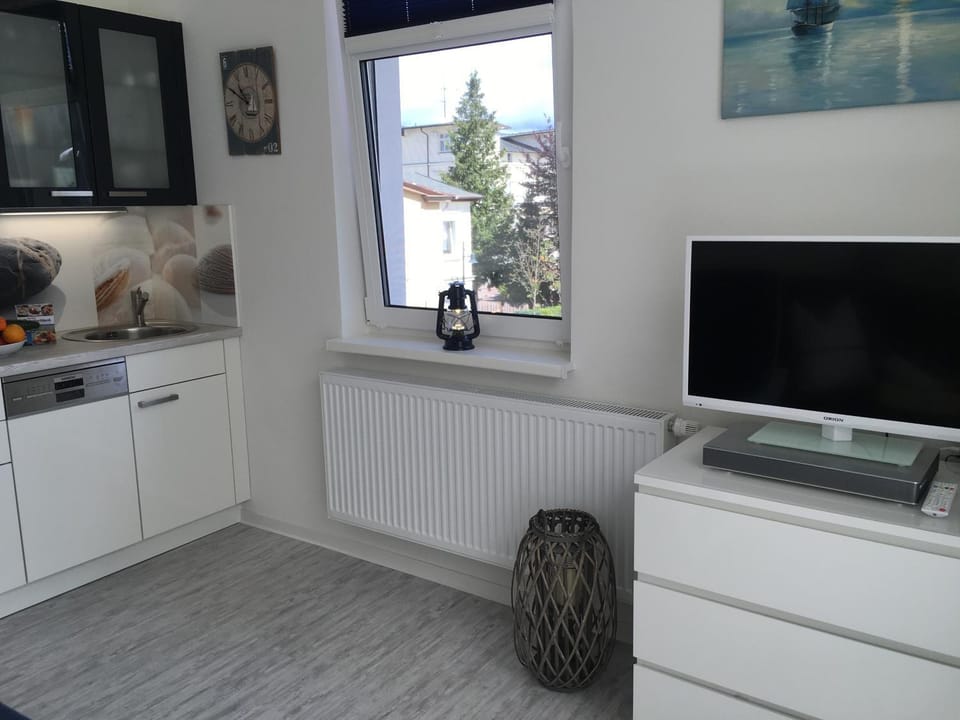 TV and multimedia, Kitchen or kitchenette, Living room