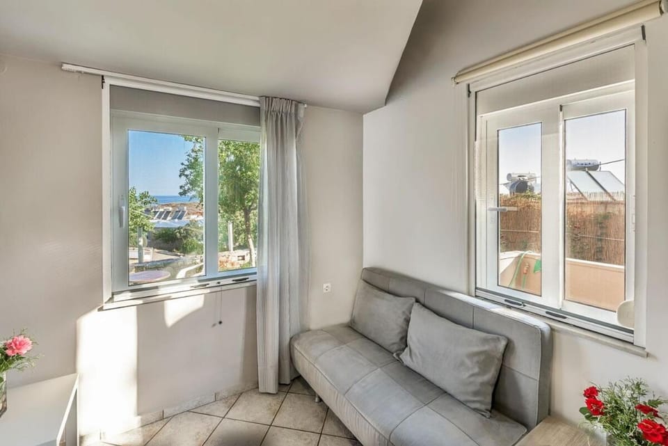 Seating area, Garden view, Sea view, Quiet street view