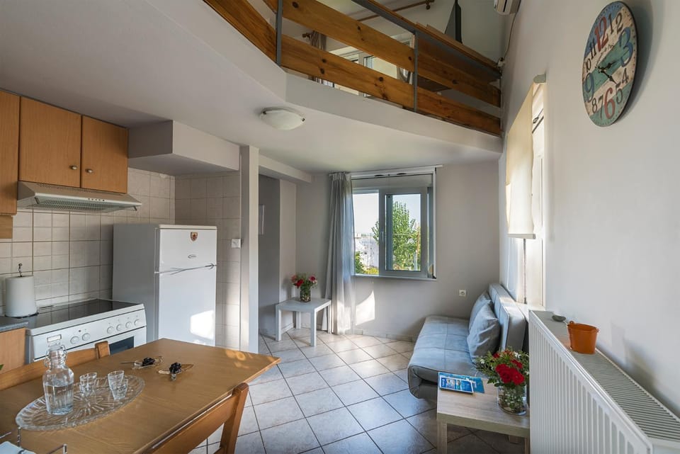 Seating area, Dining area, kitchen