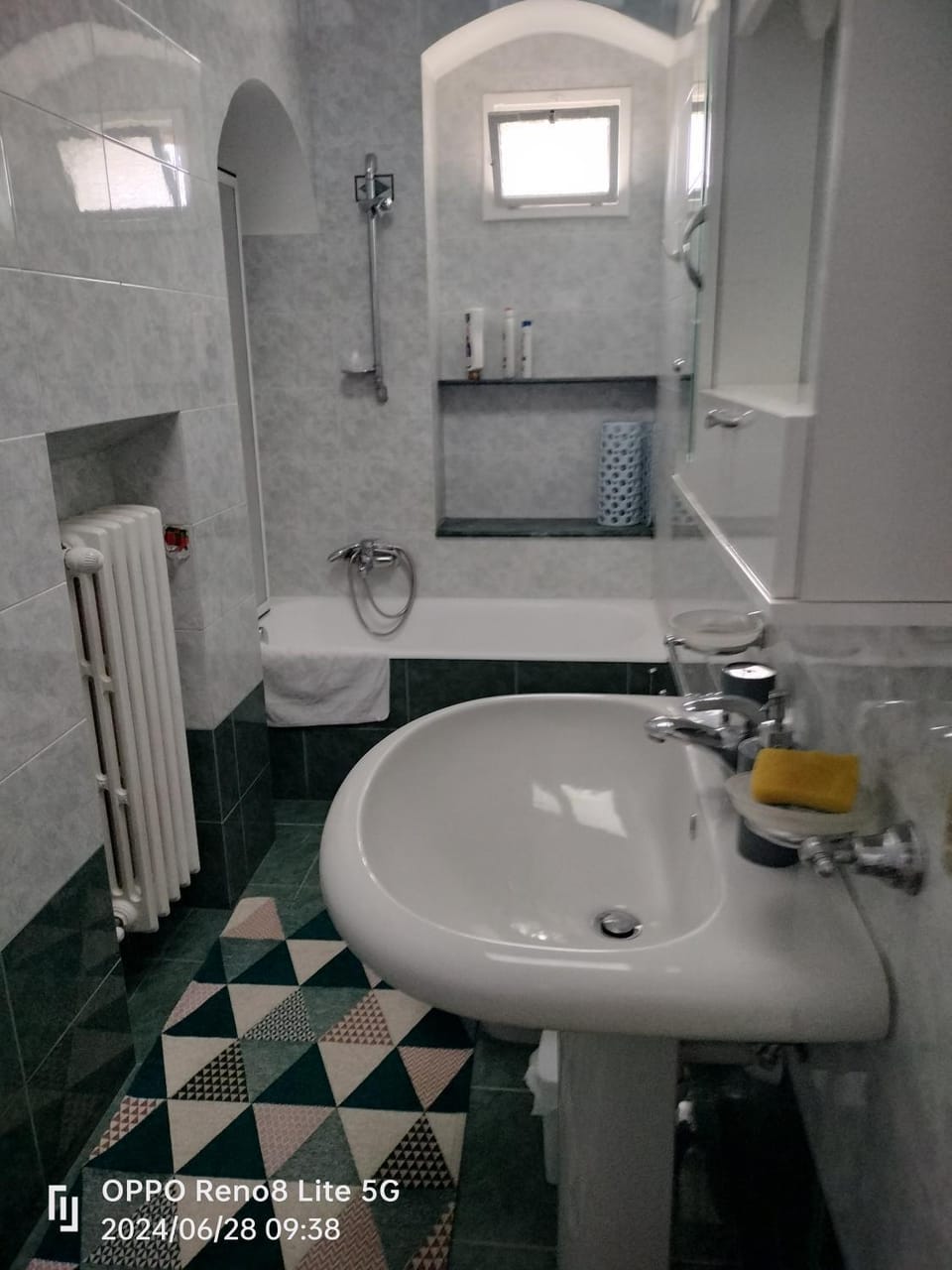 Bathroom, Bath, towels