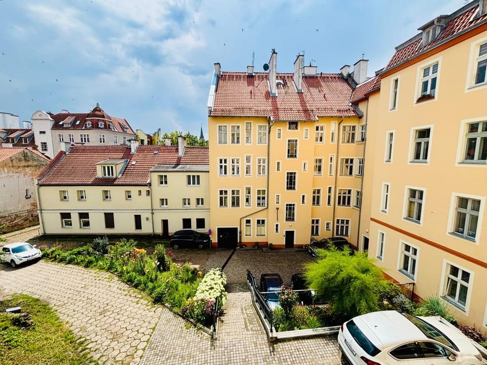 Property building, Inner courtyard view, Parking