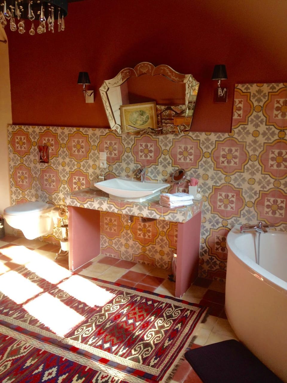Property building, Bathroom, Decorative detail, Bath