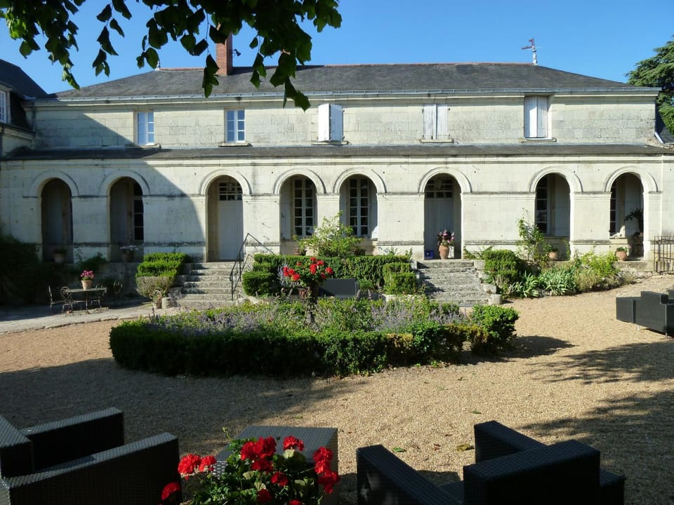 Property building, Facade/entrance, Garden, Garden view