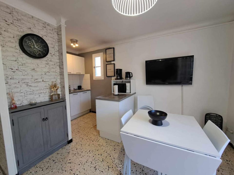 Appartement RDC 2 pièces proche plage avec terrasses et parking - FR-1-326-575 Apartment in Marseillan