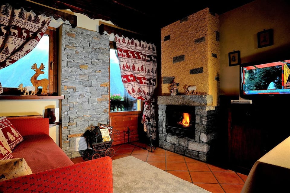 Living room, fireplace