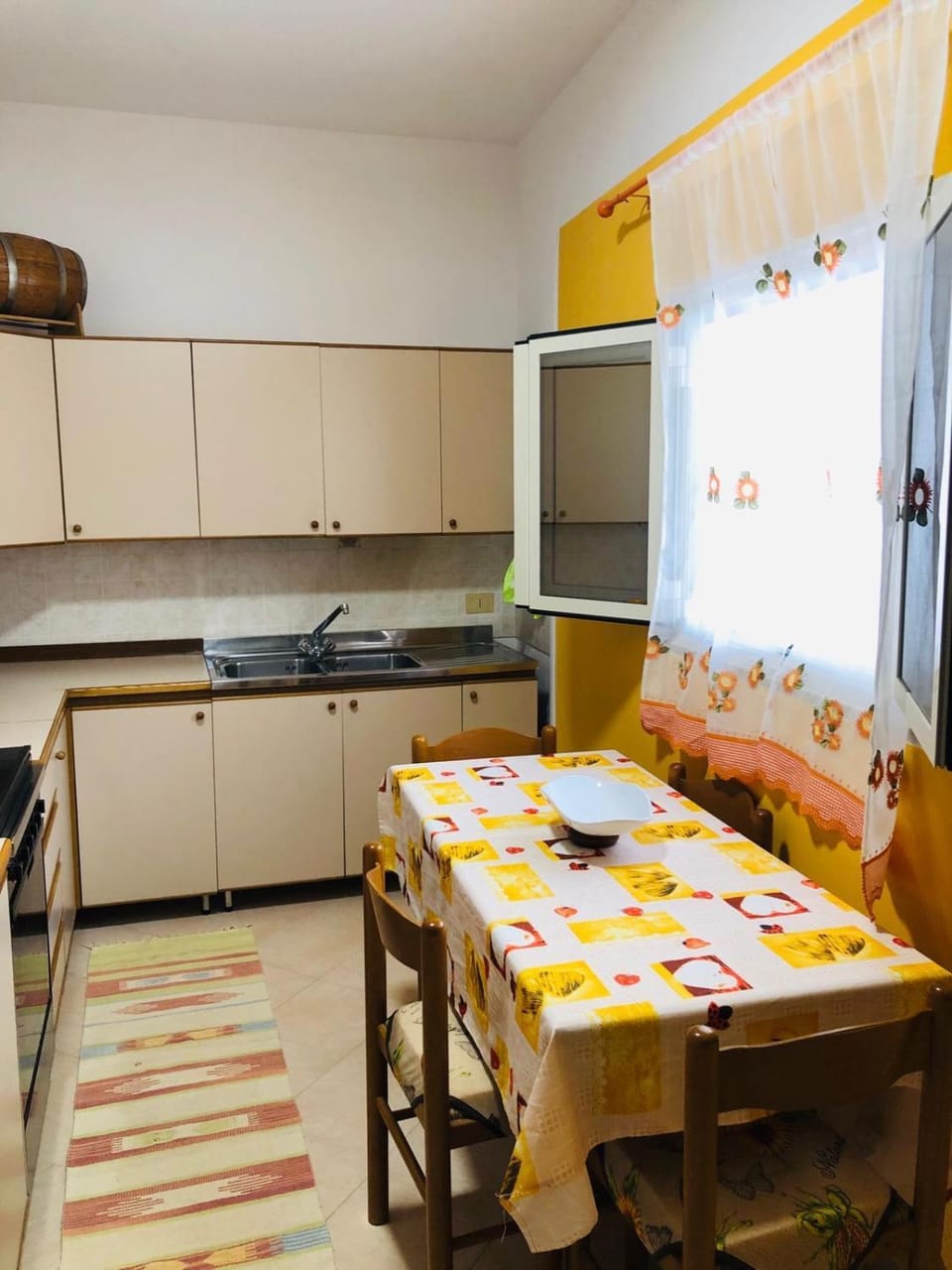 Dining area, pet friendly
