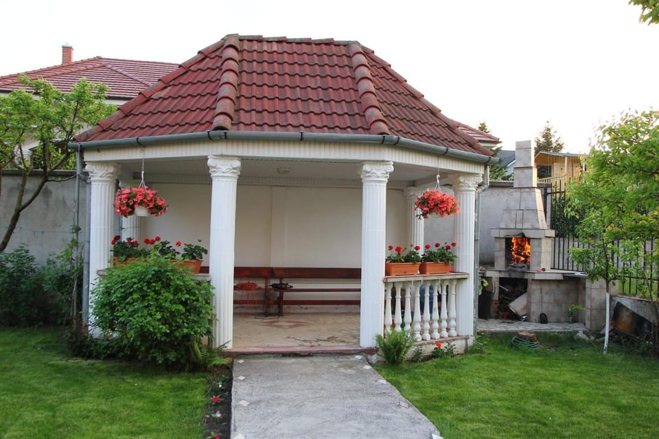 Patio, BBQ facilities, Garden, On site, Garden view