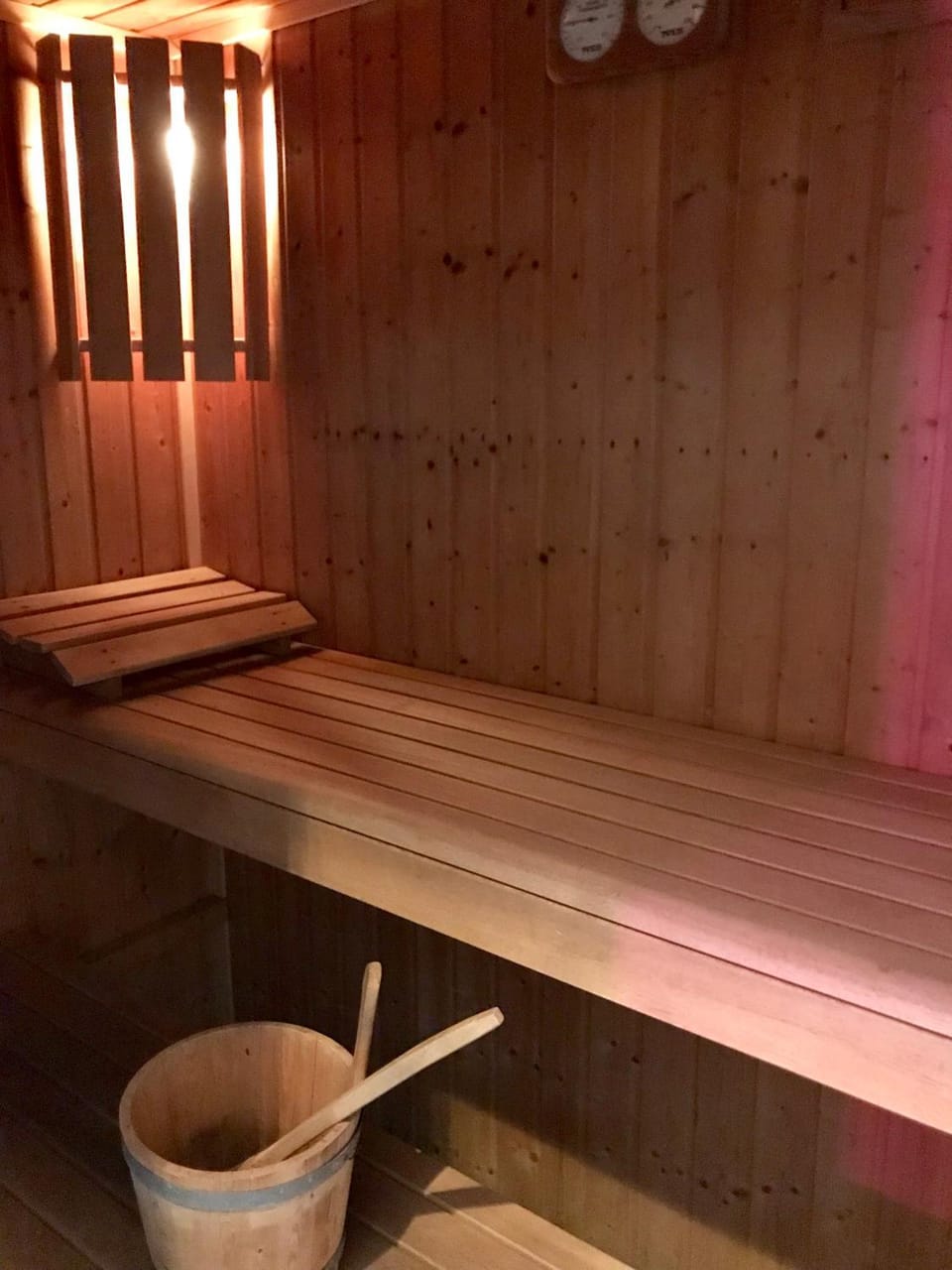 Massage, Sauna, Sauna, Spa and wellness centre/facilities