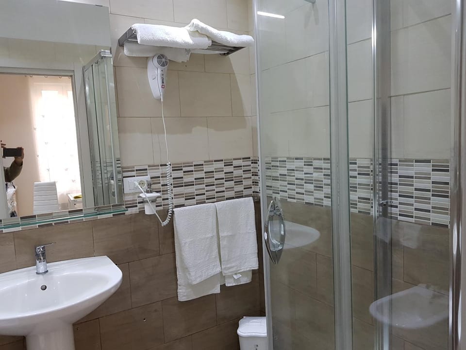 Shower, Bathroom, heating, towels