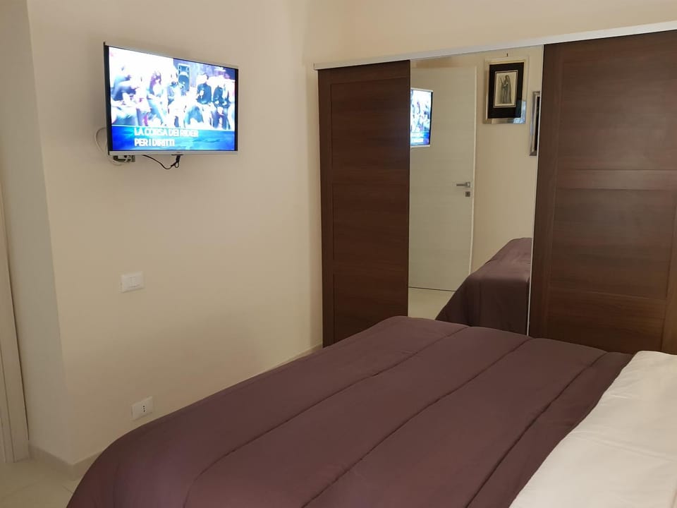 Bed, Photo of the whole room, Bedroom, wardrobe