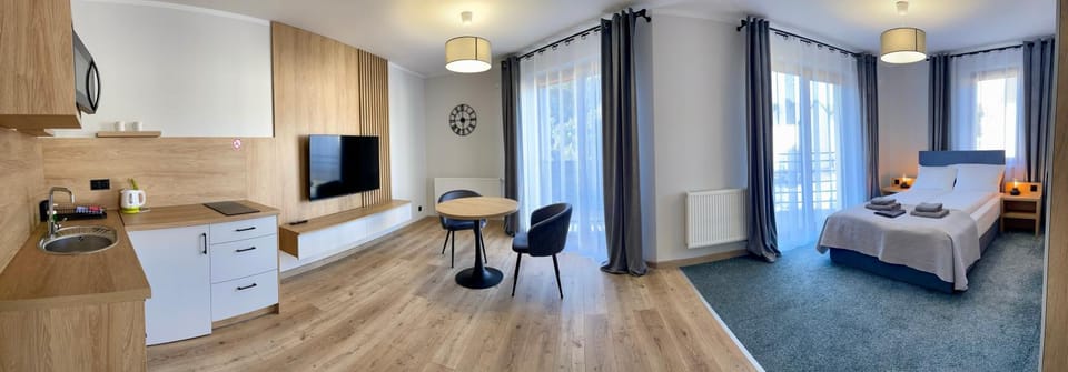 Communal lounge/ TV room, Bed, TV and multimedia, Kitchen or kitchenette, Living room, Photo of the whole room, Seating area, Evening entertainment, Bedroom, minibar, towels, wardrobe