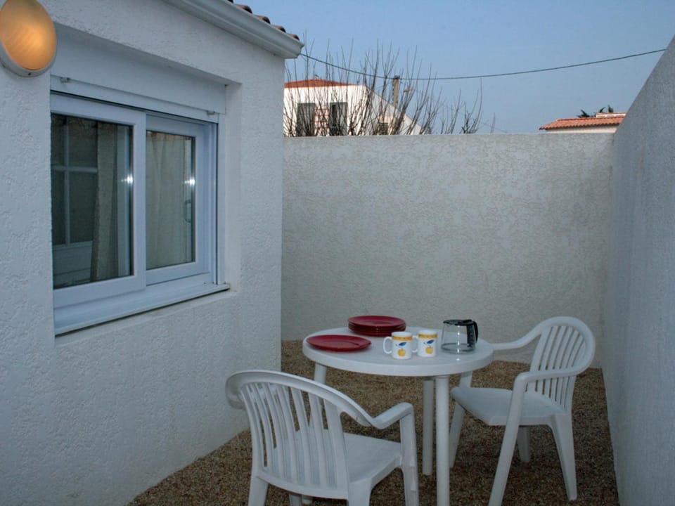 Maison rénovée, proche plage et commerces, parking, jardin privé - FR-1-22-221 House in La Tranche-sur-Mer