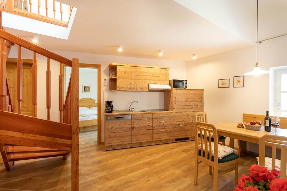 Photo of the whole room, Decorative detail, Decorative detail