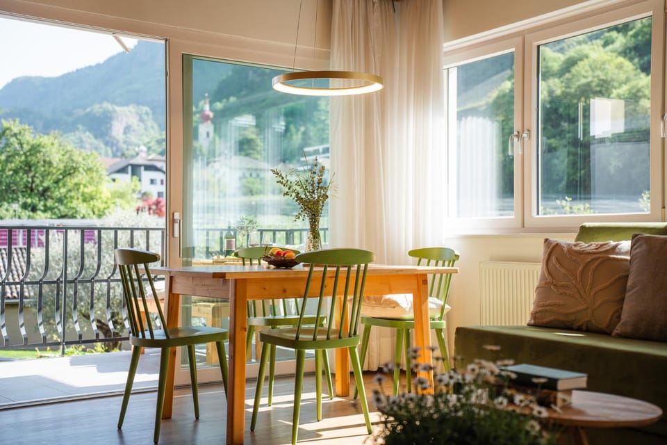 View (from property/room), Seating area, Dining area, Mountain view
