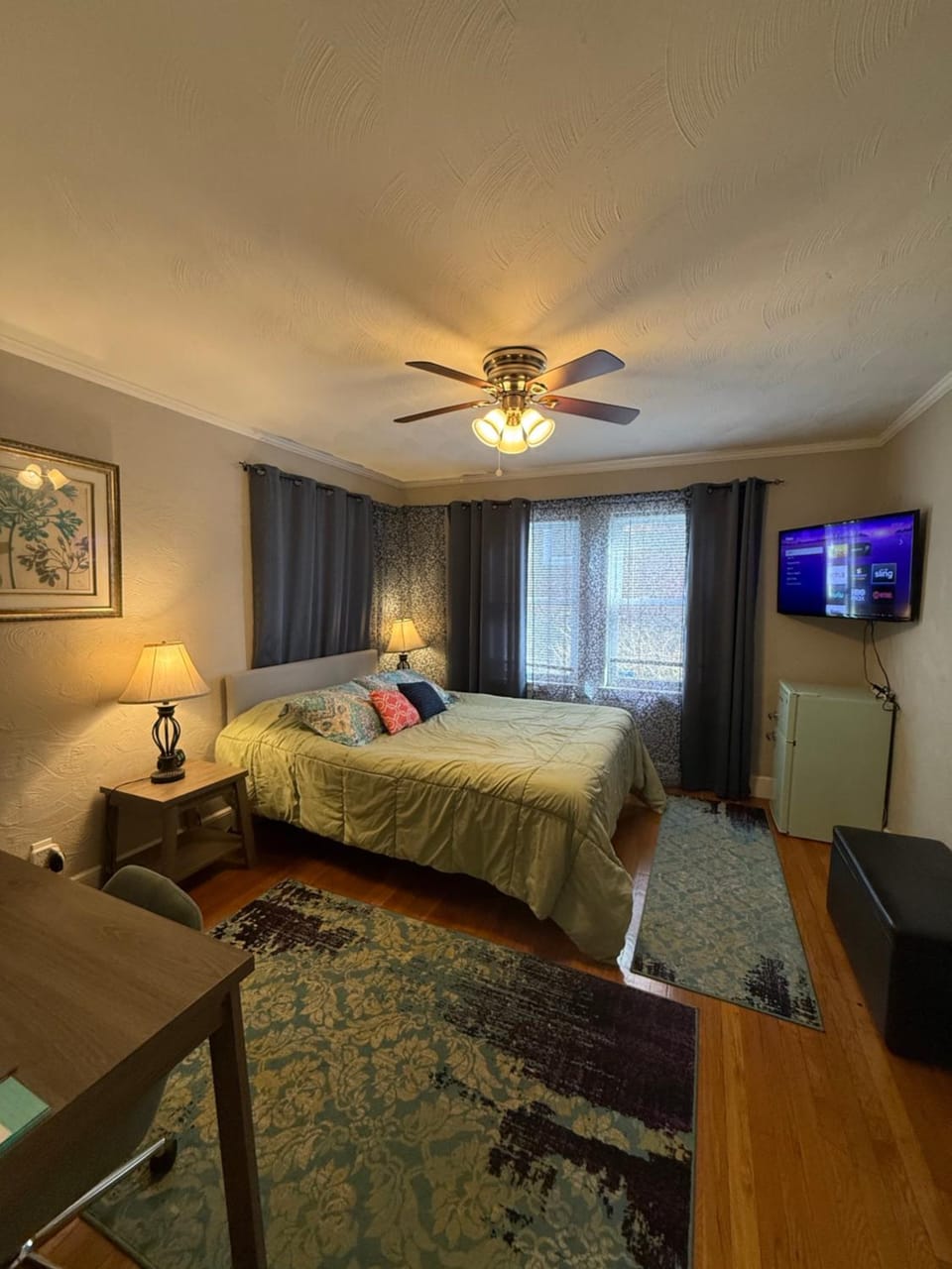 Bed, TV and multimedia, Photo of the whole room, Bedroom