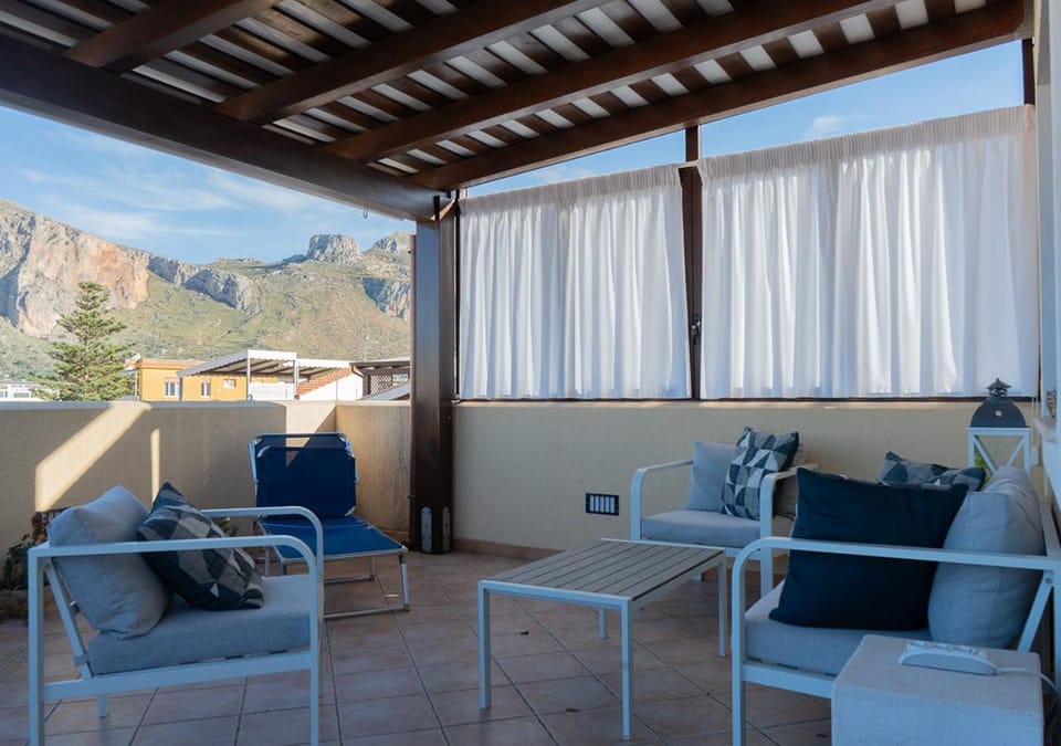 Natural landscape, View (from property/room), Balcony/Terrace, Living room, Mountain view