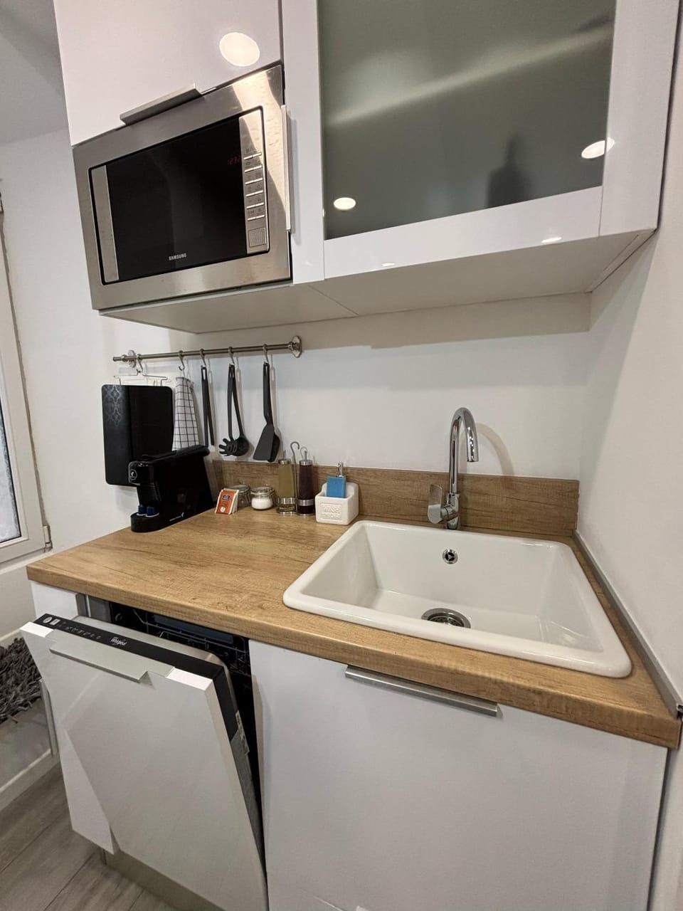 Kitchen or kitchenette, dishwasher, kitchen