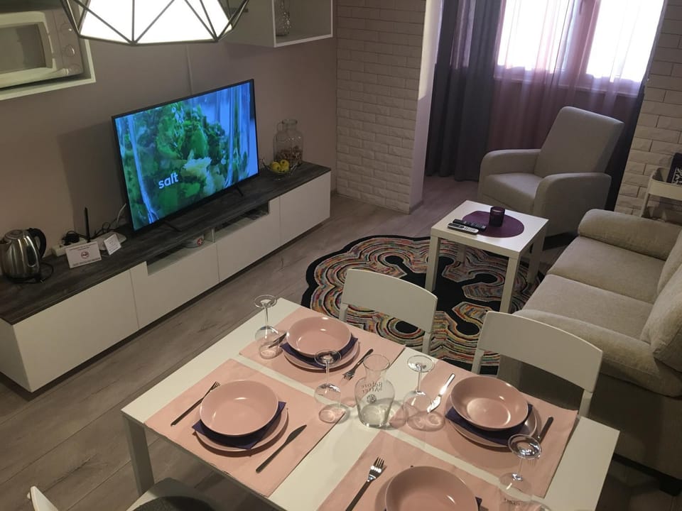 TV and multimedia, Coffee/tea facilities, Living room, Dining area
