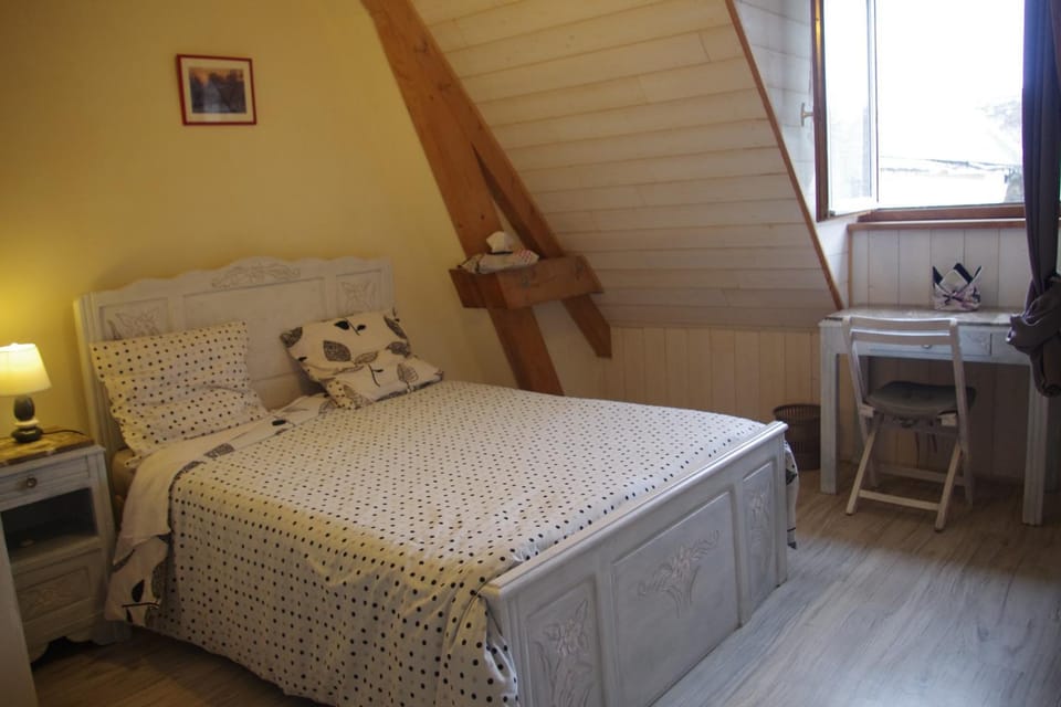 Bed, Photo of the whole room, Decorative detail, Bedroom