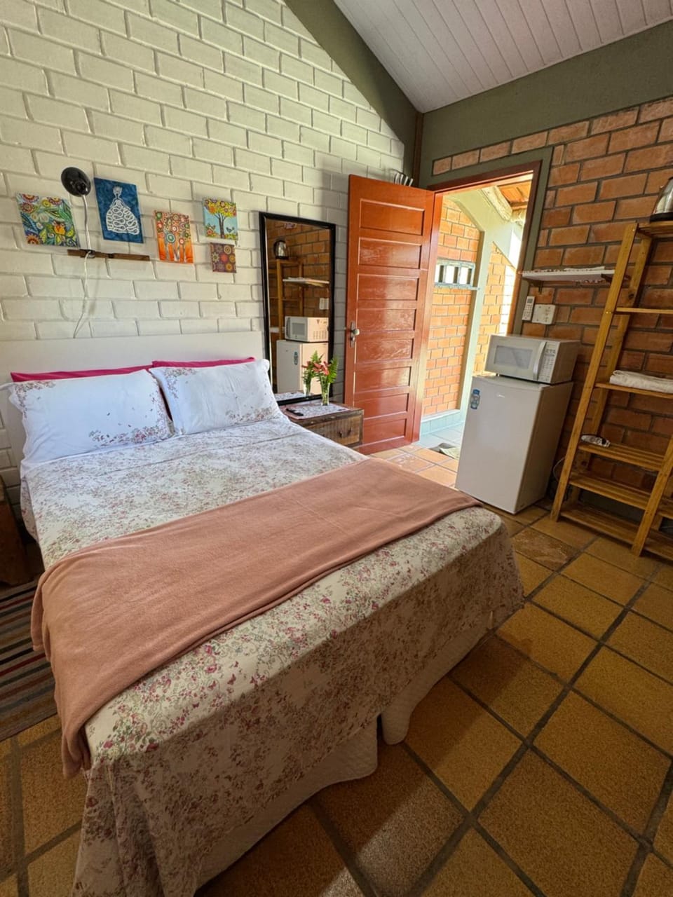 Bed, Photo of the whole room, Bedroom, microwave, minibar, wardrobe