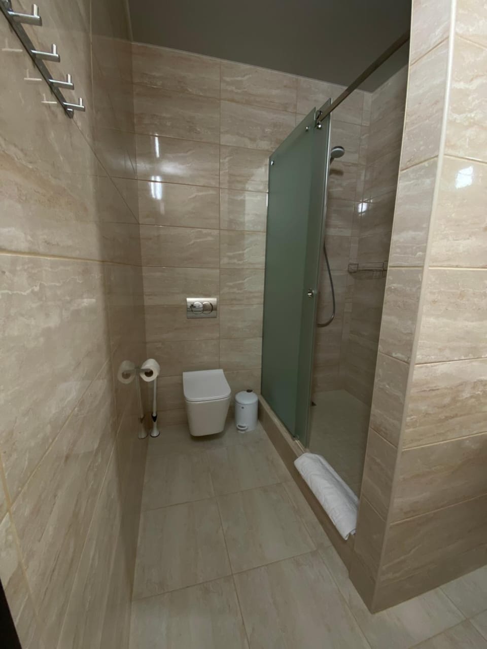 Shower, Toilet
