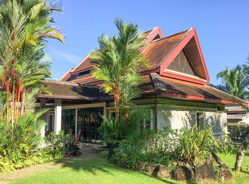 Facade/entrance, Garden view