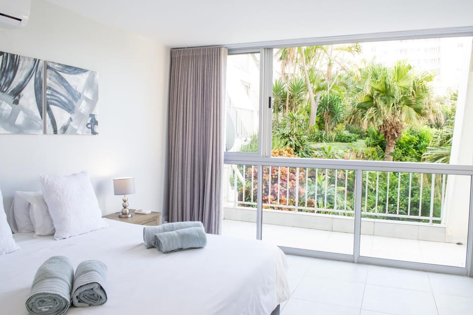 Bedroom, Garden view, Sea view
