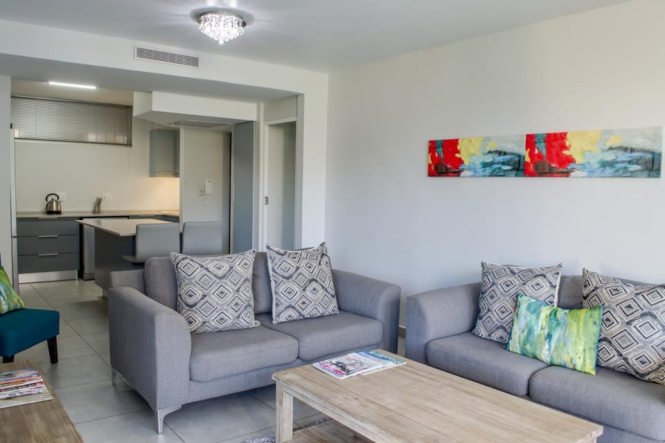 TV and multimedia, Kitchen or kitchenette, Living room, Seating area