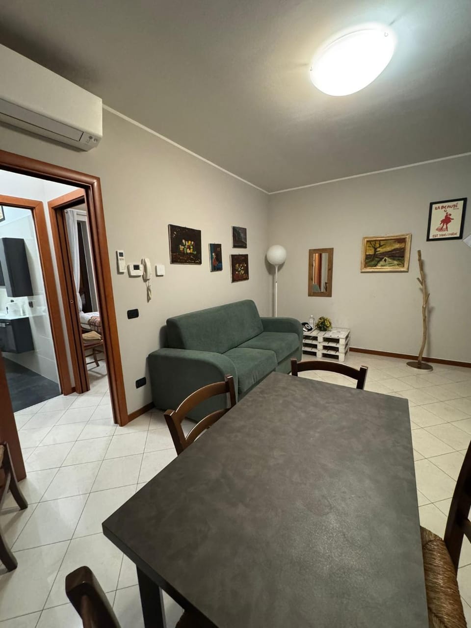 Living room, Dining area