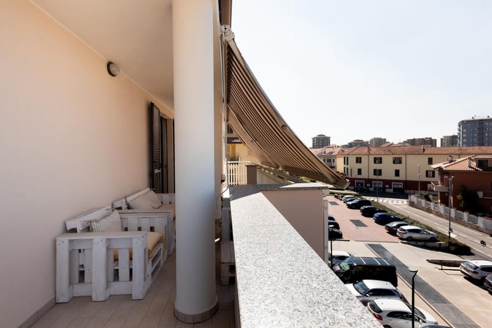 Day, Balcony/Terrace, Parking