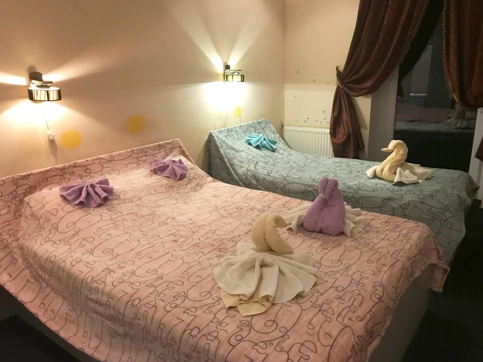 Bed, Bedroom, cot, internet