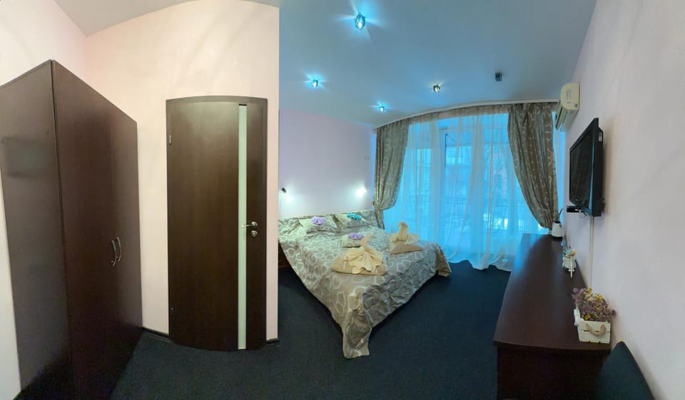 Bed, Bathroom, TV and multimedia, Balcony/Terrace, Photo of the whole room, Dining area, Bedroom, internet, wardrobe, air conditioner
