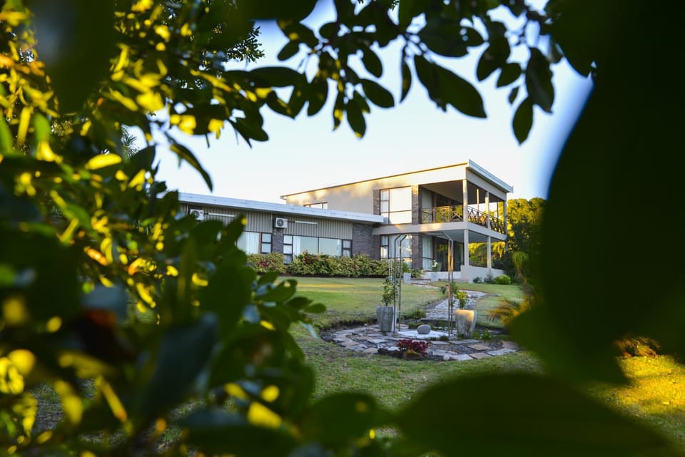 Property building, Patio, Facade/entrance, Garden, Garden view