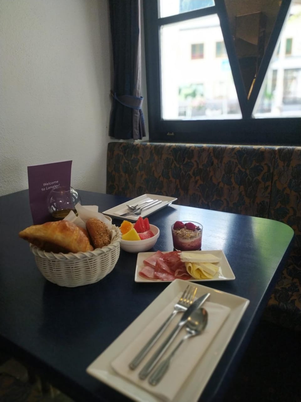 Restaurant/places to eat, Breakfast, Continental breakfast