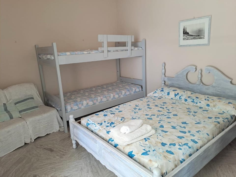Villa w Studio, Pool, Garden, Sleeps 12 to 15 Villa in Messenia