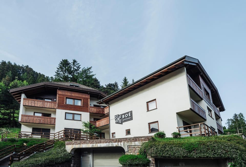 Property building, Facade/entrance