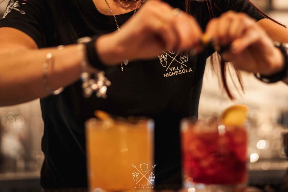 Lounge or bar, Drinks