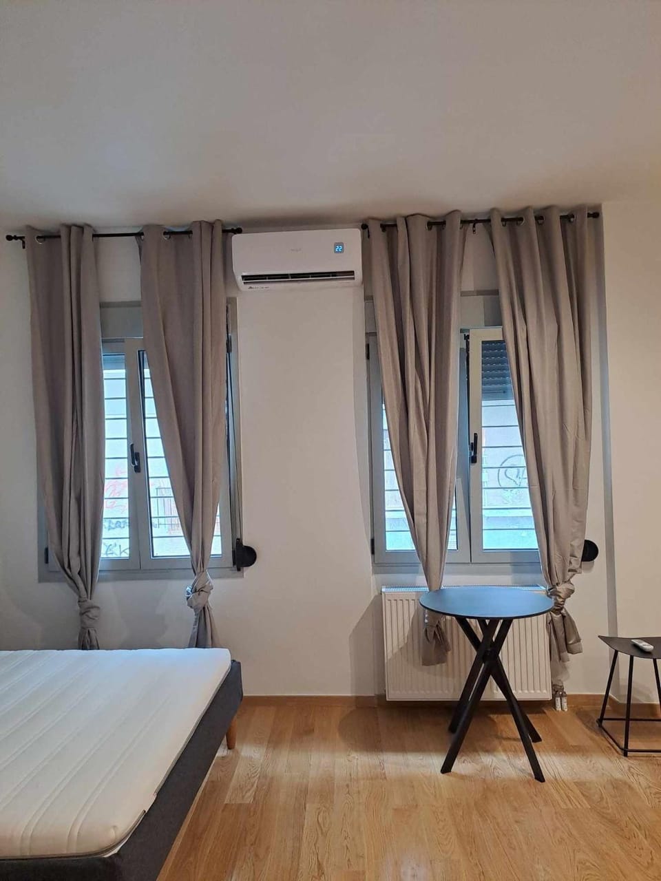 Bed, air conditioner
