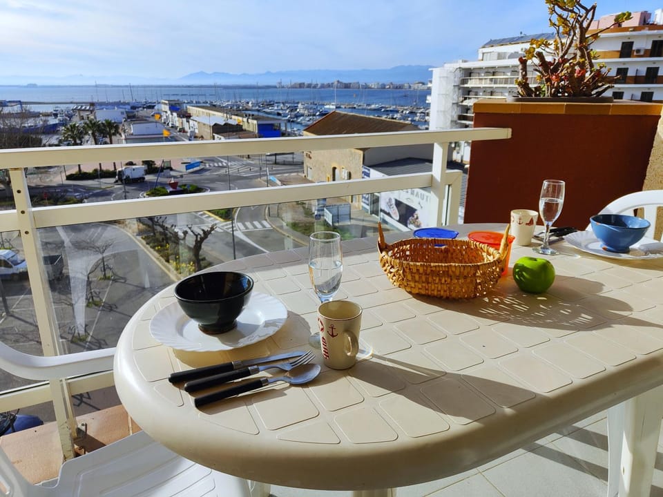 Day, View (from property/room), Balcony/Terrace, Food and drinks, City view, Sea view