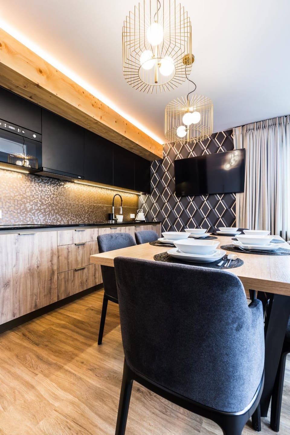 Kitchen or kitchenette, Dining area
