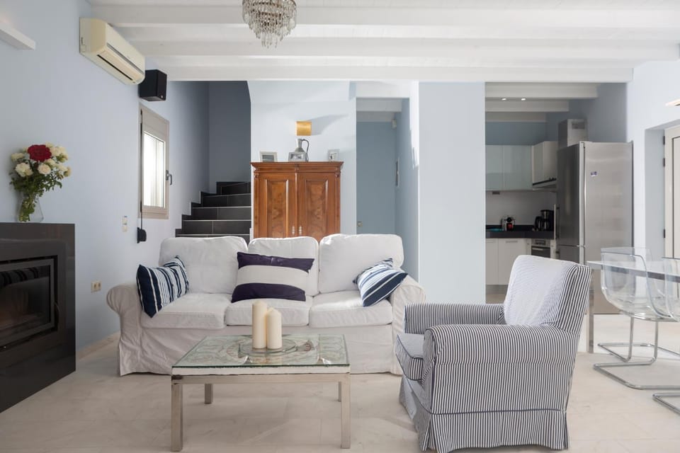 Kitchen or kitchenette, Living room