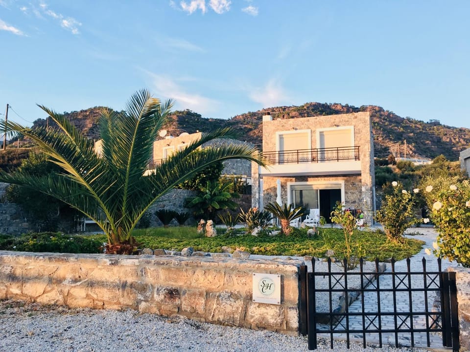 Facade/entrance, Garden, On site