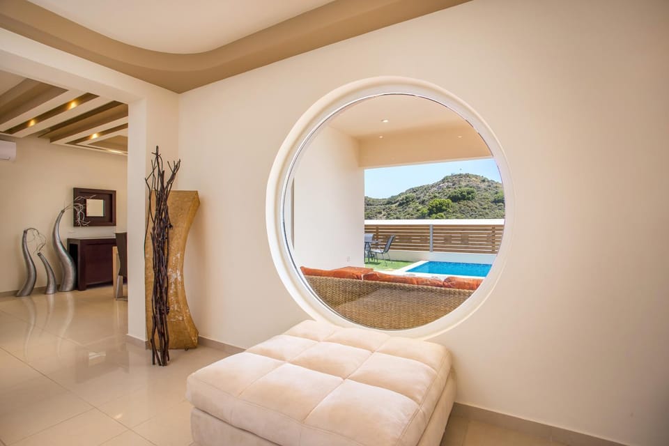 Living room, Swimming pool, Swimming pool